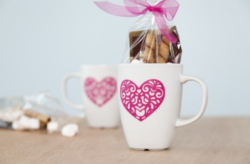 Make a Valentine’s Day heart mug with Cricut
