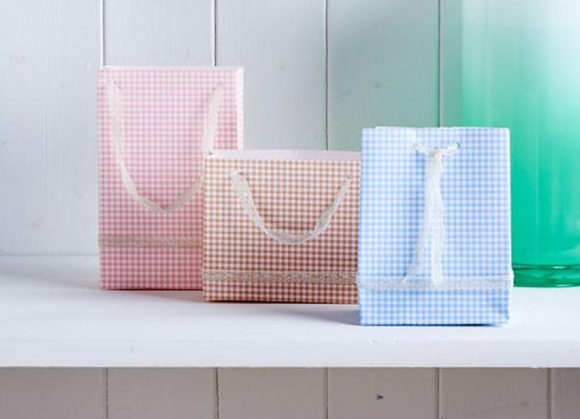 Make gift bags from one sheet of paper