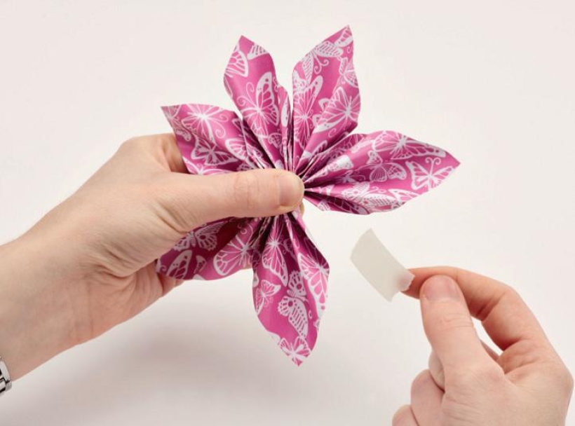 Fold a flower gift embellishment