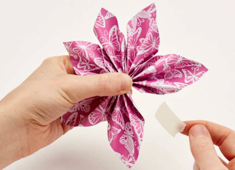 Make a paper flower embellishment